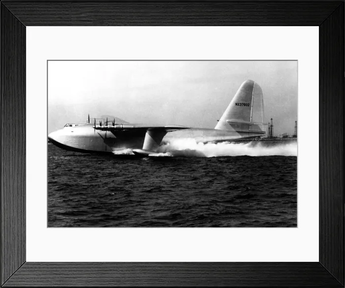 Framed Print : HOWARD HUGHES, flying his plane 'Spruce Goose' across Los Angeles Harbor 11 / 2 / 47. Courtesy: CSU Archives  /  Everett Collection