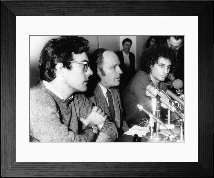 Framed Print : Rennie Davis, David Dellinger and Abbie Hoffman, three of the men on trial for inciting riots at a press conference, Chicago, 1969. Courtesy: CSU Archives  /  Everett Collection