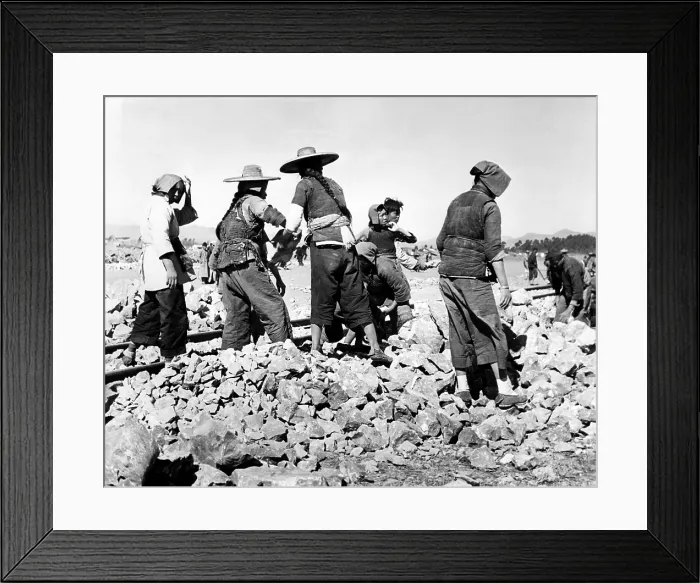 Framed Print : Chinese women building a railroad by hand. 4 / 8 / 43 Courtesy: CSU Archives / Everett Collection