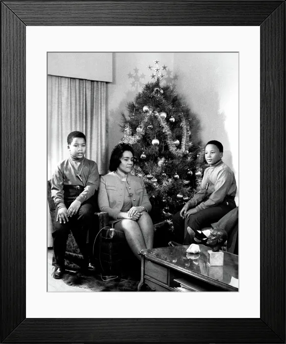 Framed Print : Dexter King, Coretta Scott King, Martin Luther King III prepare for their first Christmas after the assassination of Martin Luther King Jr. 12 / 23 / 68 Framed Print : Dexter King, Coretta Scott King, Martin Luther King III prepare for their first Christmas after the assassination of Martin Luther King Jr. 12 / 23 / 68