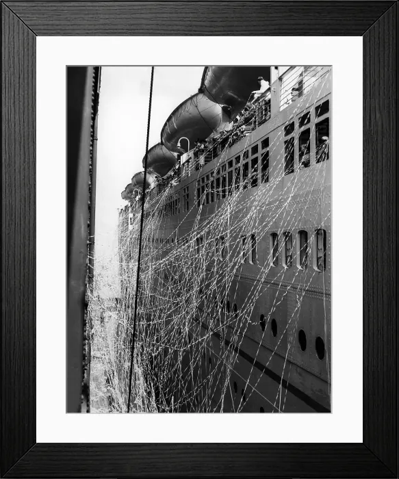 Framed Print : Cunard liner Carolina leaves port. ca. 1960. Courtesy: CSU Archives / Everett Collection