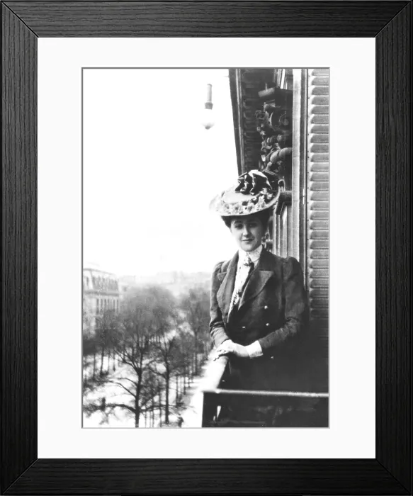 Framed Print : Agatha Mary Clarissa Miller(AGATHA CHRISTIE), in Paris, 1906. Courtesy: CSU Archives  /  Everett Collection