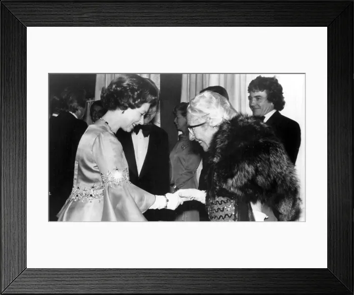 Framed Print : Queen Elizabeth II & Dame Agatha Christie at Royal performance of MURDER ON THE ORIENT EXPRESS, 1974. Albert Finney is in the background