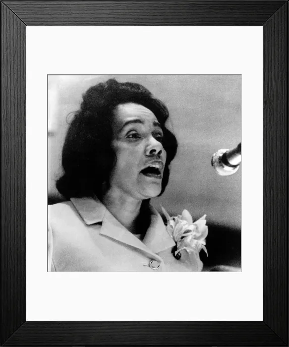 Framed Print : Coretta Scott King addresses a Tufts University audience, Medford, MA, April 08, 1970.. Courtesy: CSU Archives  /  Everett Collection