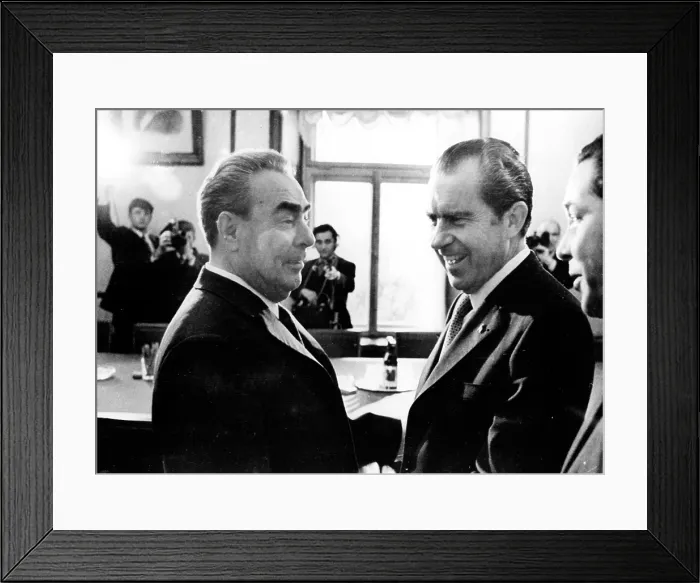 Framed Print : Leonid Brezhnev meets with President Richard Nixon at the Kremlin, Moscow, May 1972. Courtesy: CSU Archives  /  Everett Collection