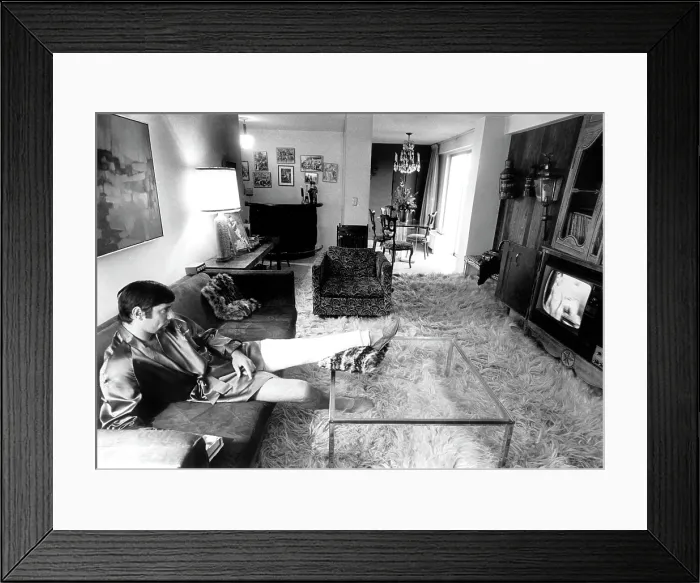 Framed Print : Joe Namath, in full-leg cast, watching tv in his Upper Eastside apartment, January 1968. Courtesy: CSU Archives / Everett Collection Framed Print : Joe Namath, in full-leg cast, watching tv in his Upper Eastside apartment, January 1968. Courtesy: CSU Archives / Everett Collection