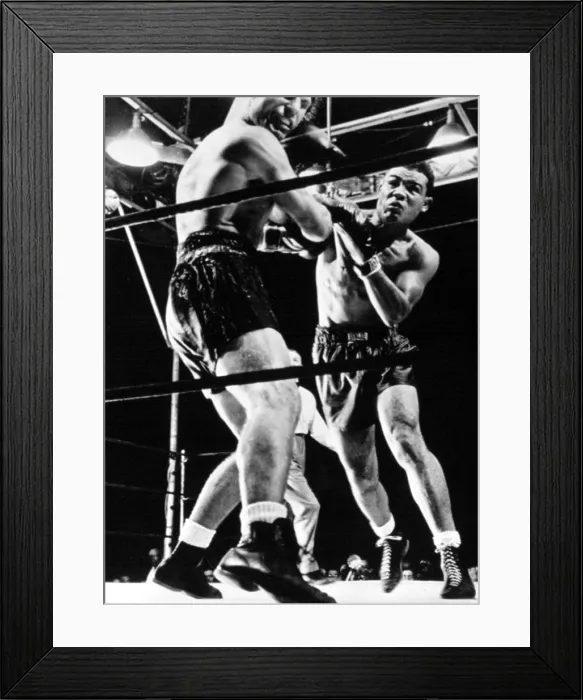 Framed Print : JOE LOUIS delivers knockout punch to Lou Nova, Yankee Stadium 06 / 41. Courtesy: CSU Archives  /  Everett Collection
