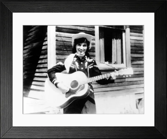 Framed Print : Loretta Lynn, circa 1960 Framed Print : Loretta Lynn, circa 1960