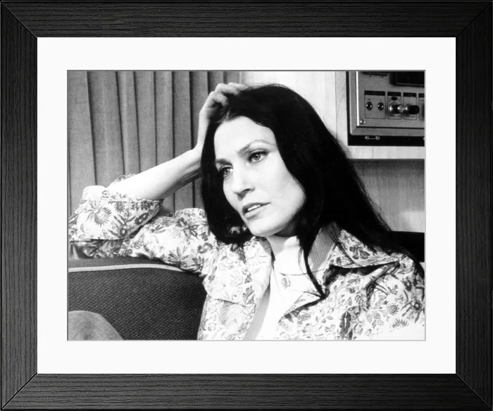 Framed Print : Loretta Lynn, 1975. Courtesy: CSU Archives  /  Everett Collection