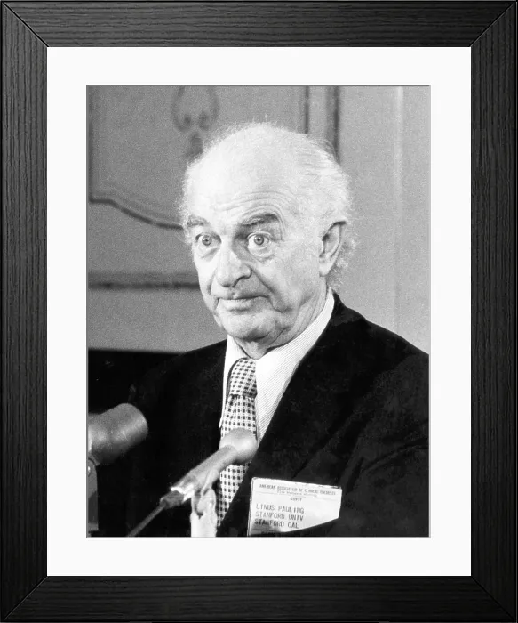 Framed Print : Chemist and Nobel Prize winner Linus Pauling, (1901-1944), at a meeting with the American Association of Clinical Chemists, New York, 1973