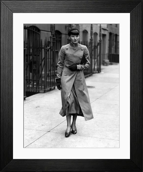 Framed Print : Katharine Hepburn outside her home in New York city, 1934. Courtesy: CSU Archives  /  Everett Collection