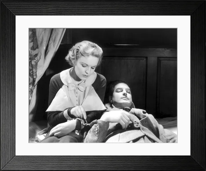Framed Print : THE 39 STEPS, from left: Madeleine Carroll, Robert Donat, 1935 Framed Print : THE 39 STEPS, from left: Madeleine Carroll, Robert Donat, 1935