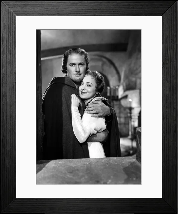 Framed Print : ADVENTURES OF ROBIN HOOD, Errol Flynn, Olivia de Havilland, 1938