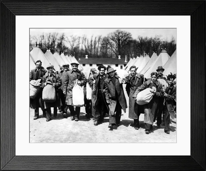 Framed Print : Unemployed workers from Philidelphia arrive in Fort Hoyle Maryland to be given jobs in President Roosevelt's Forest Conservation Corps. ca 1933 Framed Print : Unemployed workers from Philidelphia arrive in Fort Hoyle Maryland to be given jobs in President Roosevelt's Forest Conservation Corps. ca 1933