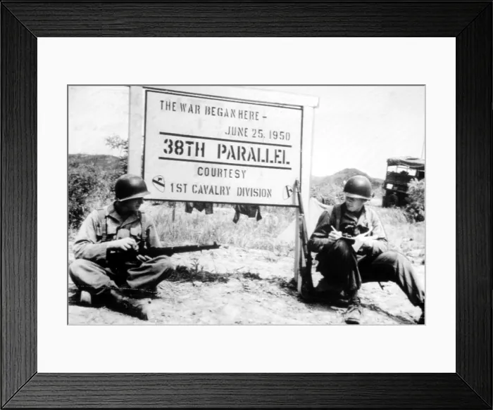 Framed Print : Korean War: American troops at 38th Parallel, Korea, 1951.. Courtesy: CSU Archives  /  Everett Collection