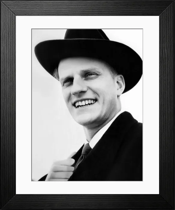Framed Print : Evangelist, Billy Graham as he arrives in Southampton, England. March 14, 1954. Courtesy: CSU Archives / Everett Collection Framed Print : Evangelist, Billy Graham as he arrives in Southampton, England. March 14, 1954. Courtesy: CSU Archives / Everett Collection