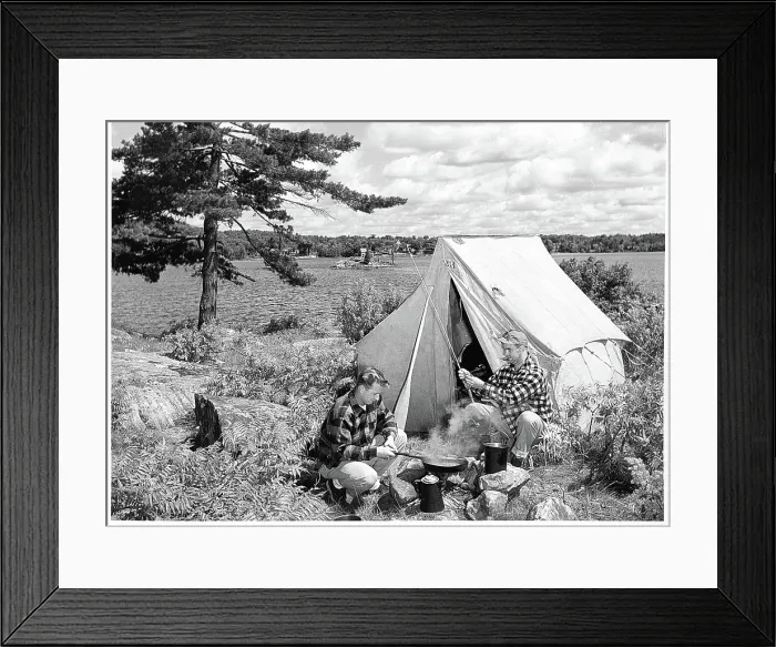 Framed Print : EV1276 - CAMPGROUND. Courtesy: CSU Archives  /  Everett Collection