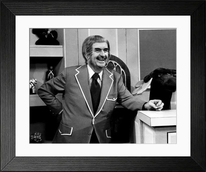 Framed Print : CAPTAIN KANGAROO, Bob Keeshan, (1982), 1955-1984. Courtesy: CSU Archives / Everett Collection Framed Print : CAPTAIN KANGAROO, Bob Keeshan, (1982), 1955-1984. Courtesy: CSU Archives / Everett Collection