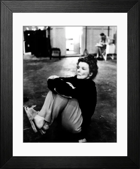 Framed Print : GLASS MENAGERIE, Katharine Hepburn after a shooting break, 1974. Courtesy: CSU Archives / Everett Collection Framed Print : GLASS MENAGERIE, Katharine Hepburn after a shooting break, 1974. Courtesy: CSU Archives / Everett Collection