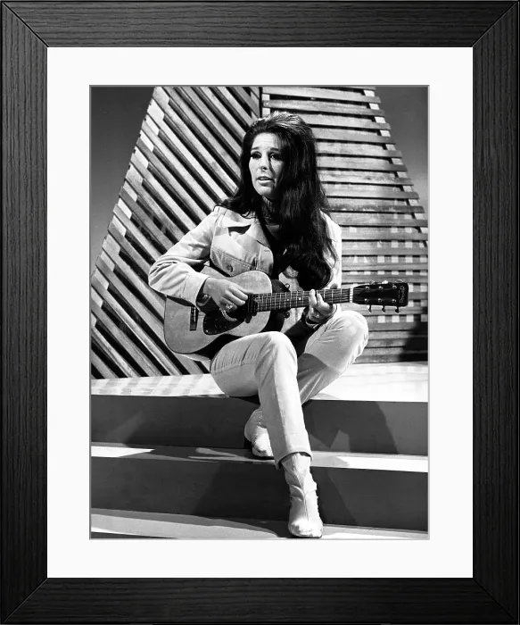 Framed Print : THE PERRY COMO HOLIDAY SPECIAL, Bobbie Gentry, 1967. Courtesy: CSU Archives / Everett Collection Framed Print : THE PERRY COMO HOLIDAY SPECIAL, Bobbie Gentry, 1967. Courtesy: CSU Archives / Everett Collection