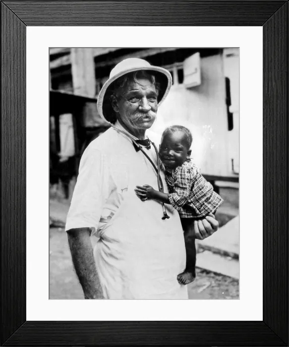 Framed Print : EV1866 - Albert Schweitzer in Africa, 1953. Courtesy: CSU Archives  /  Everett Collection