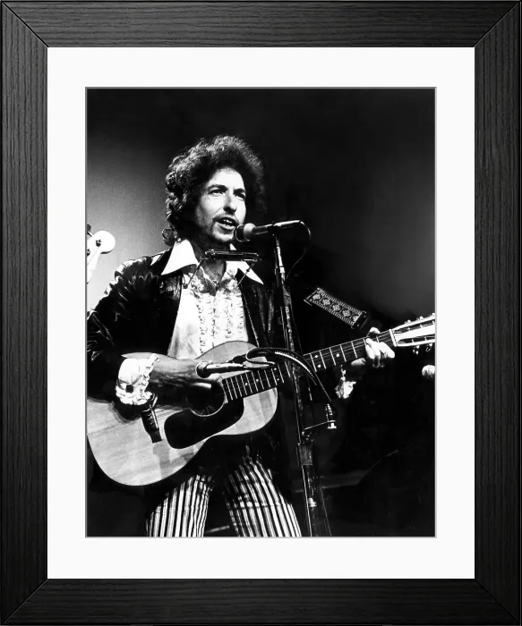 Framed Print : Bob Dylan, ca 1975. Courtesy: CSU Archives / Everett Collection Framed Print : Bob Dylan, ca 1975. Courtesy: CSU Archives / Everett Collection