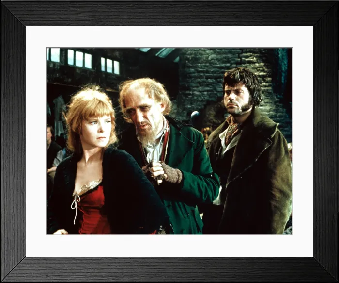 Framed Print : OLIVER!, Shani Wallis, Ron Moody, Oliver Reed, 1968