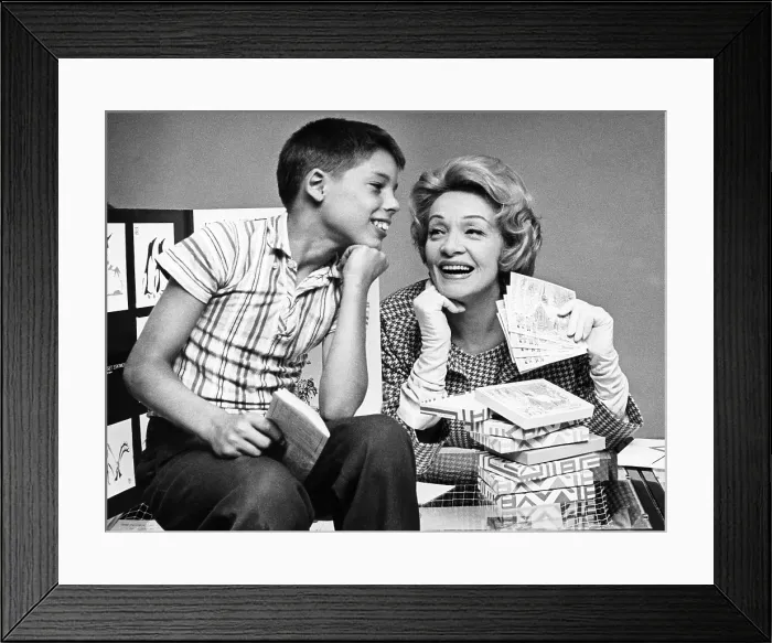 Framed Print : Marlene Dietrich sells a boy Christmas cards at a UNICEF fundraiser, 1961. Courtesy: CSU Archives / Everett Collection Framed Print : Marlene Dietrich sells a boy Christmas cards at a UNICEF fundraiser, 1961. Courtesy: CSU Archives / Everett Collection