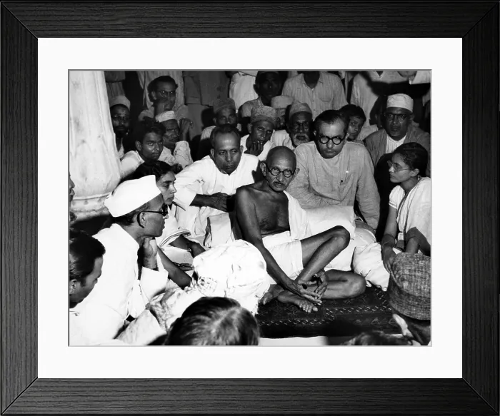 Framed Print : Mahatma Gandhi listens to Muslims during the height of the warfare between Muslims, Sikhs and Hindus in India. ca 1940s.Courtesy: CSU Archives / Everett Collection
