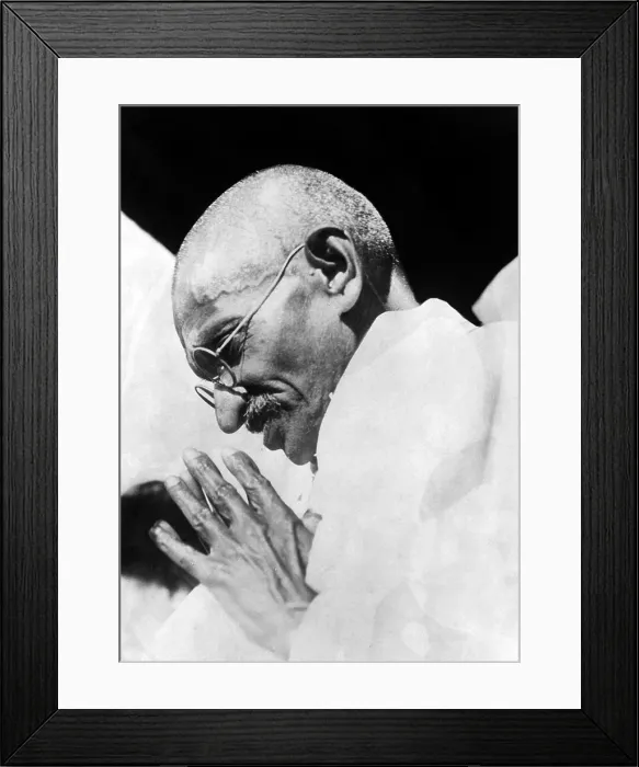 Framed Print : Mahatma Gandhi following his release from a Bombay prison. ca 1931. Courtesy: CSU Archives / Everett Collection