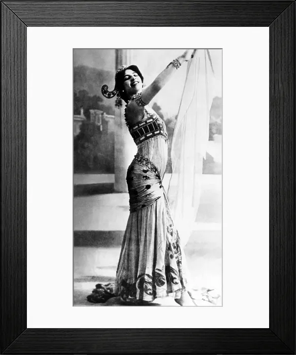 Framed Print : Mata Hari, (1876-1917), Dutch exotic dancer, courtesan, and convicted spy, c. 1907.. Courtesy: CSU Archives  /  Everett Collection