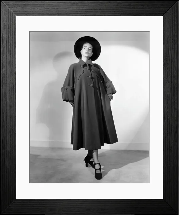 Framed Print : Women's fashion, circa 1947. Photo: Courtesy: CSU Archives / Everett Collection Framed Print : Women's fashion, circa 1947. Photo: Courtesy: CSU Archives / Everett Collection
