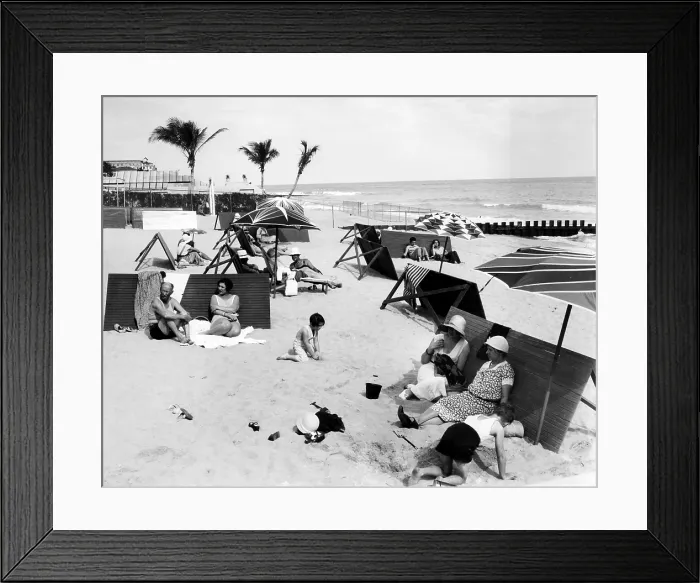 Framed Print : People relaxing at the shore in Palm Beach, Florida. 1 / 20 / 33. Courtesy: CSU Archives / Everett Collection