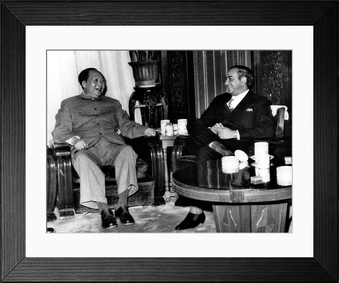 Framed Print : Mao Tse-Tung meeting with Pakistan's Prime Minister of External Affairs Zulfikar Ali Bhutto, in Beijing, 1963. Courtesy: CSU Archives  /  Everett Collection