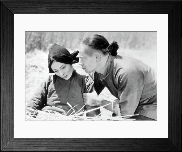 Framed Print : THE GOOD EARTH, Luise Rainer, Paul Muni, 1937