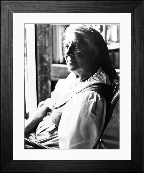 Framed Print : Maria Von Trapp (1905-1987), Austrian singer and inspiration for THE SOUND OF MUSIC, circa 1970s. Courtesy: CSU Archives / Everett Collection Framed Print : Maria Von Trapp (1905-1987), Austrian singer and inspiration for THE SOUND OF MUSIC, circa 1970s. Courtesy: CSU Archives / Everett Collection