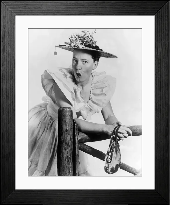 Framed Print : Minnie Pearl (1912-1996), American comedian, circa, 1950s. Courtesy: CSU Archives / Everett Collection Framed Print : Minnie Pearl (1912-1996), American comedian, circa, 1950s. Courtesy: CSU Archives / Everett Collection