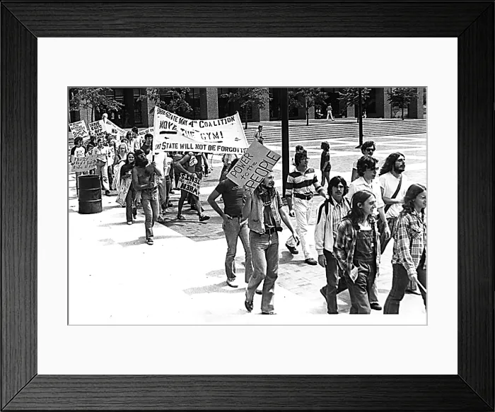 Framed Print : KENT STATE UNIVERSITY, May 4 Coalition Members march toward Blanket Hill, after the fence goes up at KSU, 7 / 26 / 77.. Courtesy: CSU Archives / Everett Collection Framed Print : KENT STATE UNIVERSITY, May 4 Coalition Members march toward Blanket Hill, after the fence goes up at KSU, 7 / 26 / 77.. Courtesy: CSU Archives / Everett Collection