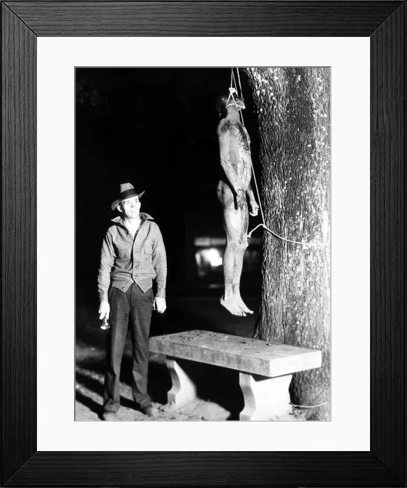Framed Print : Florida lynching of Claude Neal, African American man reported to have confessed to attacking and murdering 23 year old Miss Lola Cannidy. Marianna, Florida, October 29, 1934 Framed Print : Florida lynching of Claude Neal, African American man reported to have confessed to attacking and murdering 23 year old Miss Lola Cannidy. Marianna, Florida, October 29, 1934