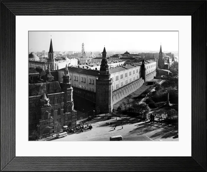 Framed Print : Kremlin, Moscow. Sprawling headquarters of the Russian goverment shot from the Moskva Hotel, 11 / 19 / 57. Courtesy: CSU Archives  /  Everett Collection