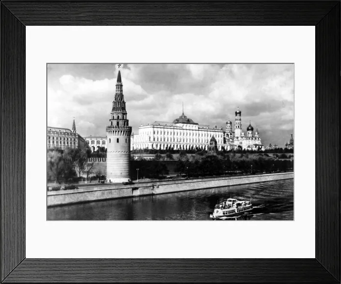 Framed Print : Kremlin, Moscow. Sprawling headquarters of the Russian goverment shot from the Moskva River, May, 1957. Courtesy: CSU Archives  /  Everett Collection