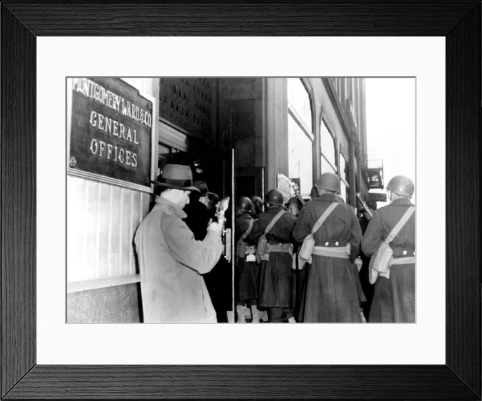 Framed Print : Montgomery Ward and Company, Chicago, military troops & US Marshals arrive to enforce FDR's orders to oust CEO