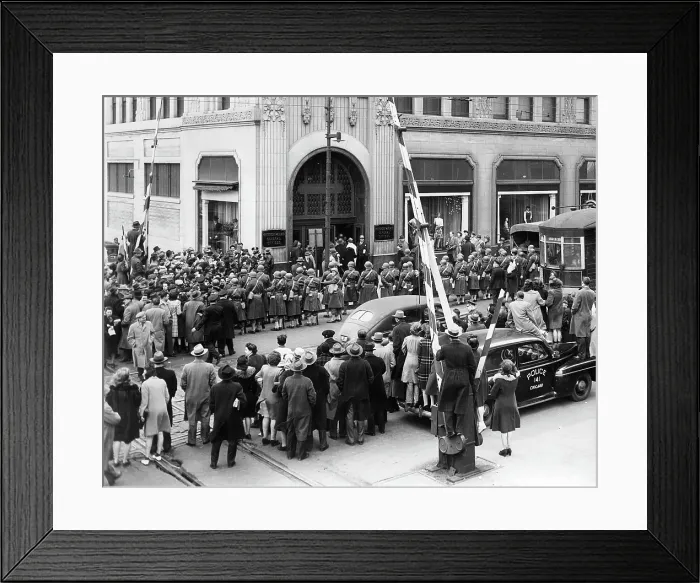 Framed Print : Montgomery Ward and Company, Chicago, employees and crowds watch, as military police & US Marshals arrive to enforce FDR's orders to oust CEO Framed Print : Montgomery Ward and Company, Chicago, employees and crowds watch, as military police & US Marshals arrive to enforce FDR's orders to oust CEO