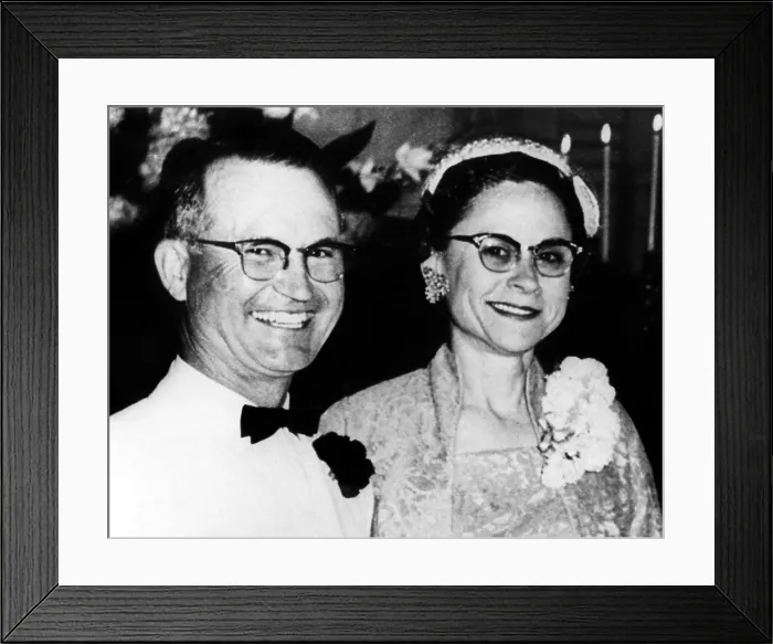 Framed Print : Mr. and Mrs. Herbert Clutter murdered in Kansas, 1959. Courtesy: CSU Archives  /  Everett Collection