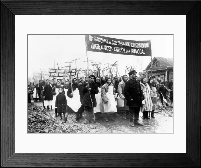 Framed Print : Soviet farmers, circa 1931. Courtesy: CSU Archives / Everett Collection Framed Print : Soviet farmers, circa 1931. Courtesy: CSU Archives / Everett Collection