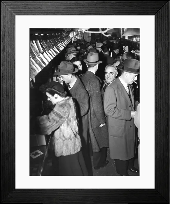 Framed Print : People waiting on line to buy cigarettes during WWII cigarette shortage, at Charley Landau's smoke shop on Nassau Street, NYC, 11 / 1 / 1944