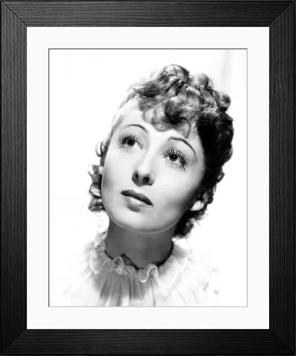 Framed Print : Luise Rainer, late 1930s Framed Print : Luise Rainer, late 1930s