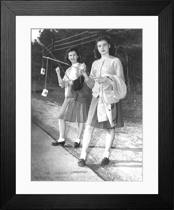 Framed Print : Jane Piazza and Jackie B Canepa hitchhike by waving whole packages of rare cigarettes at passing cars, Newsport News, VA, 3 / 20 / 1945. Courtesy: CSU Archives  /  Everett Collection
