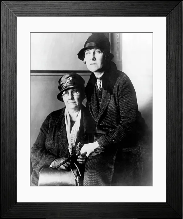 Framed Print : Ruth Snyder (right), Sentenced to death in 1928 for the murder of her husband. Shown with her mother, circa 1927. Courtesy: CSU Archives / Everett Collection