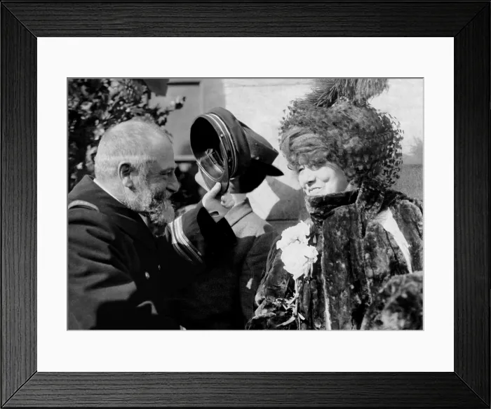 Framed Print : Sarah Bernhardt arrives in New York for her farewell tour of America, 1912. Courtesy: CSU Archives / Everett Collection Framed Print : Sarah Bernhardt arrives in New York for her farewell tour of America, 1912. Courtesy: CSU Archives / Everett Collection